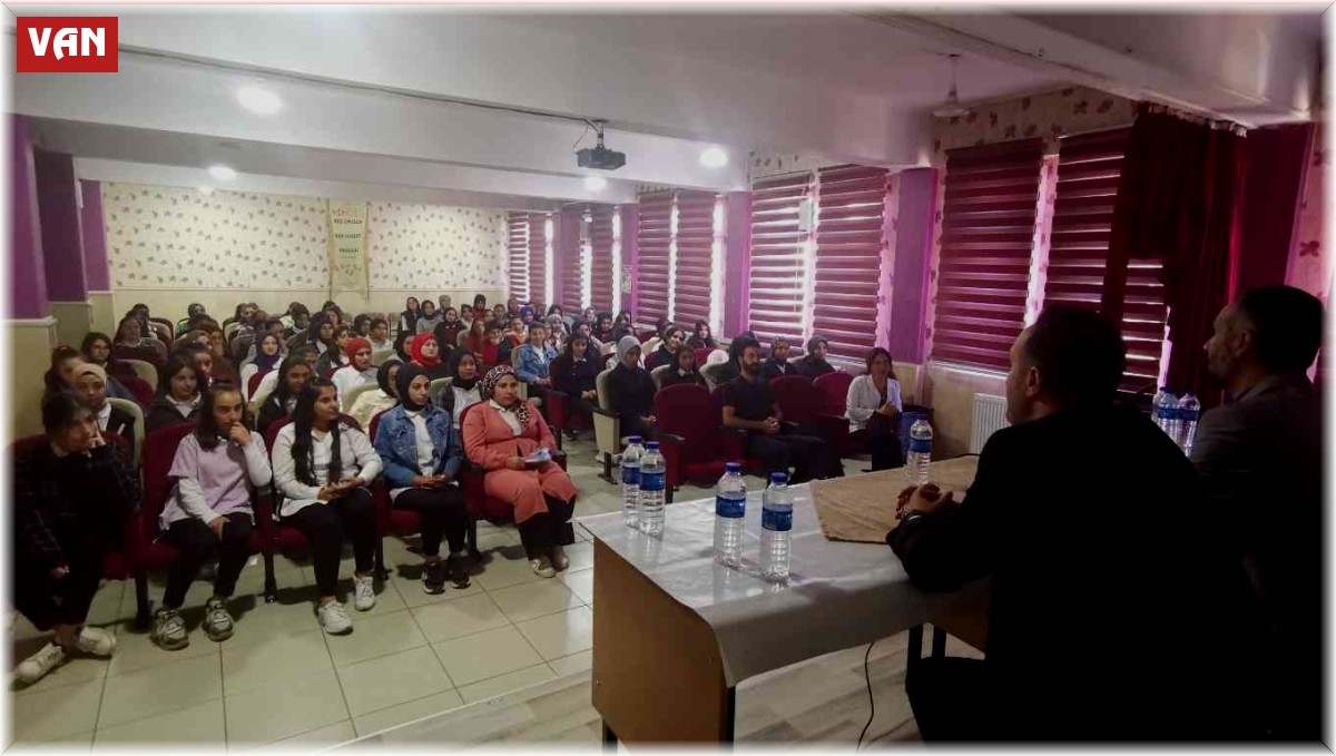 Van'da öğrencilere yönelik "Gençlik ve Sorumluluk" konulu konferansları