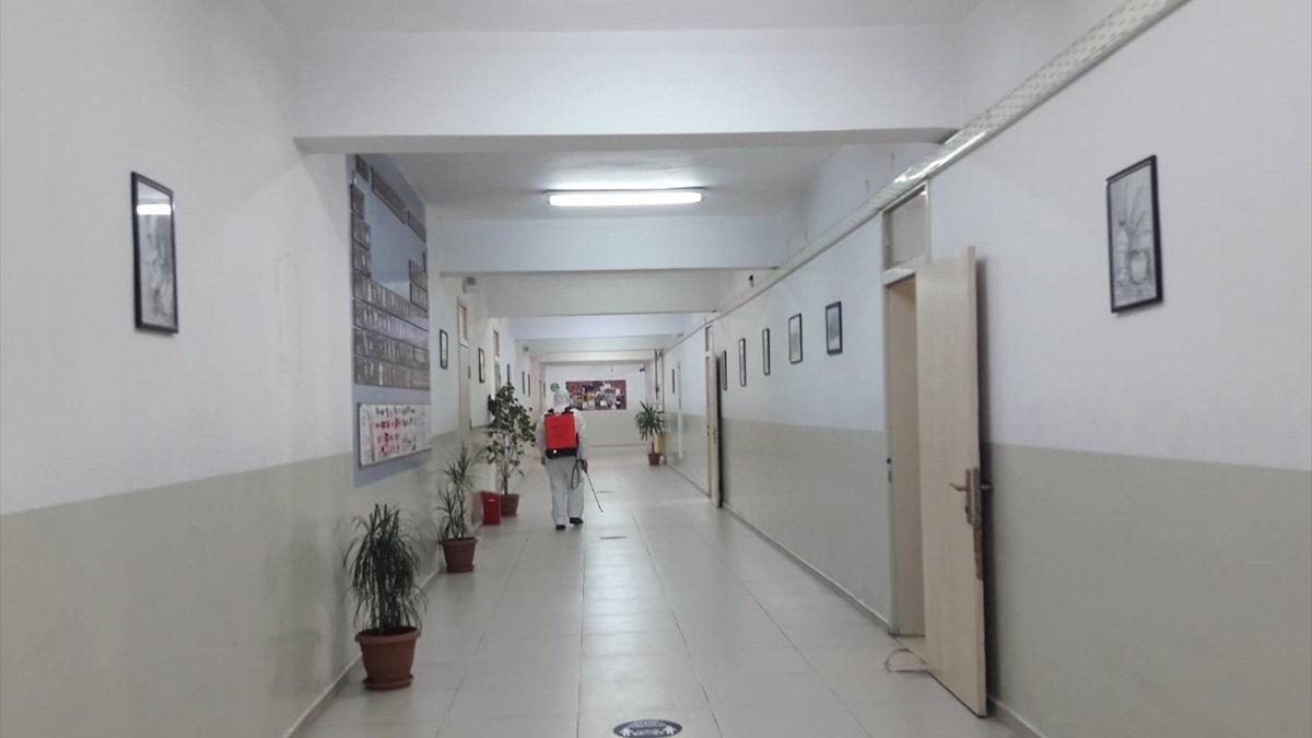 Van'da okul ve ibadethaneler dezenfekte ediliyor