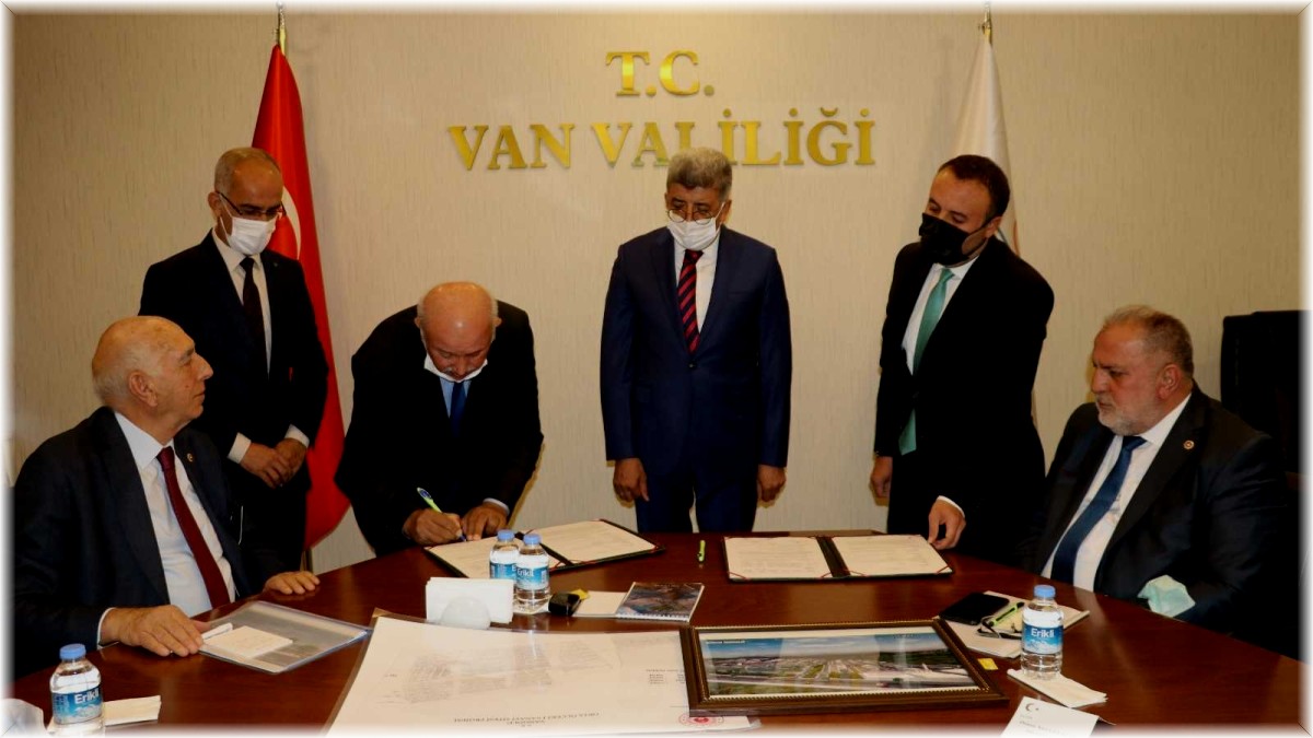 Van'da 'Orta Ölçekli Küçük Sanayi Sitesi'nin satış sözleşmesi imzalandı