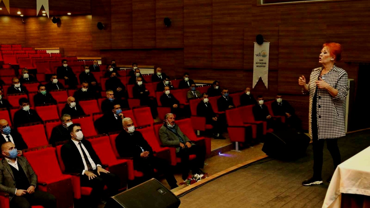 Van'da otobüs şoförlerine 'iletişim ve öfke kontrolü' semineri