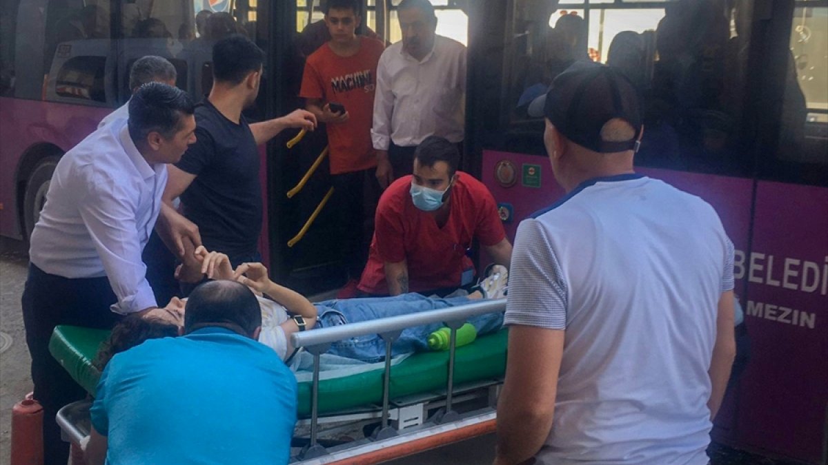 Van'da otobüs şoförü fenalaşan kadın yolcuyu hastaneye ulaştırdı