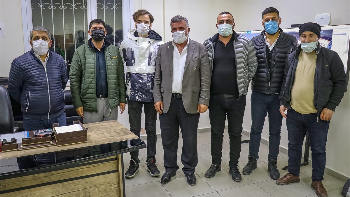 Van'da otobüs şoförü yolcusunun unuttuğu 200 lira para üstünü sahibine teslim etti