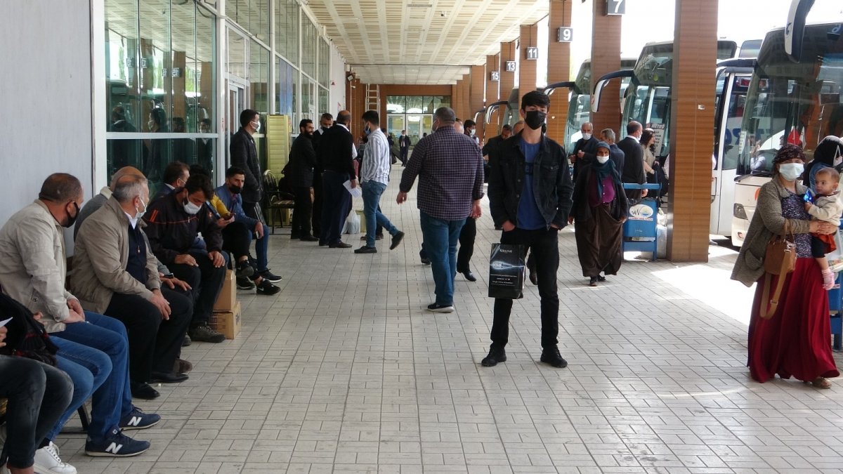 Van'da otogarda tam kapanma yoğunluğu