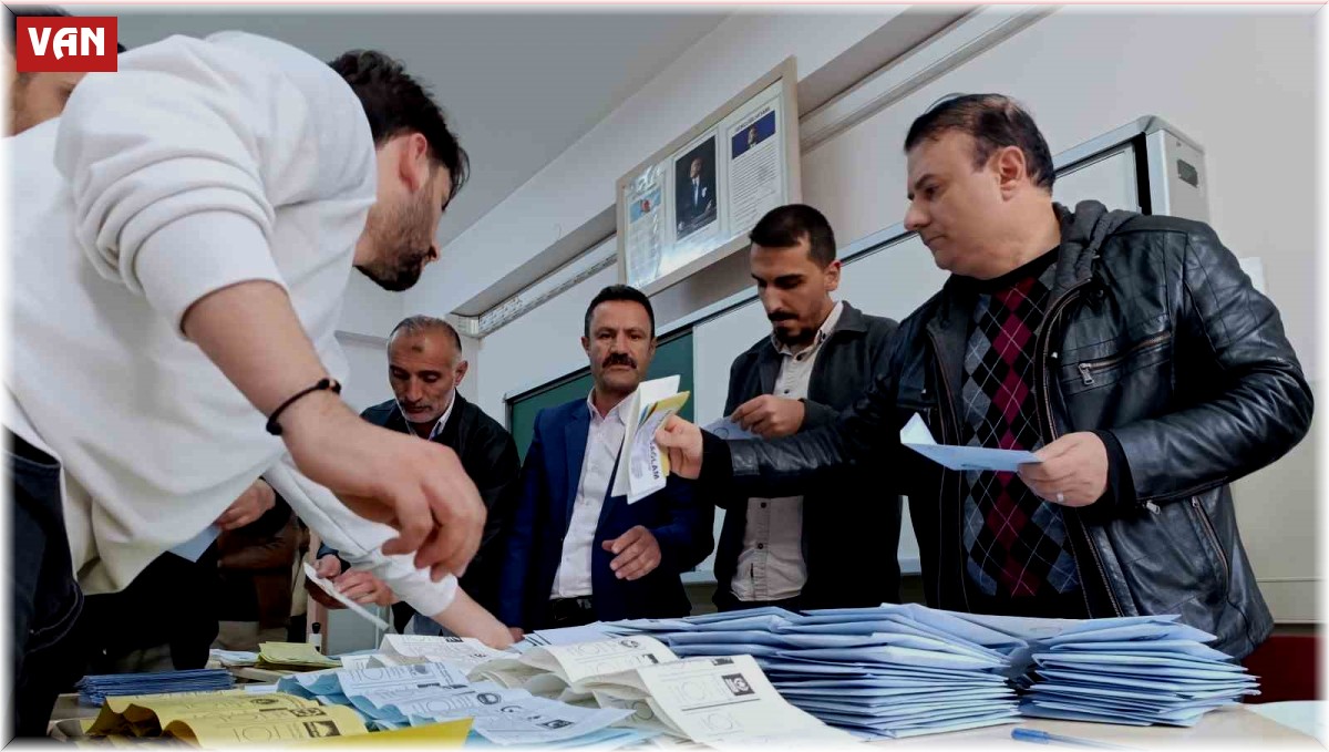 Van'da oy sayım işlemleri başladı