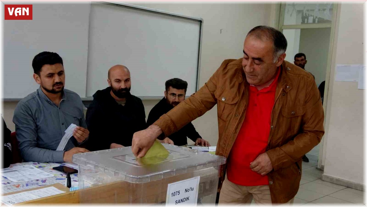 Van'da oy verme işlemi başladı