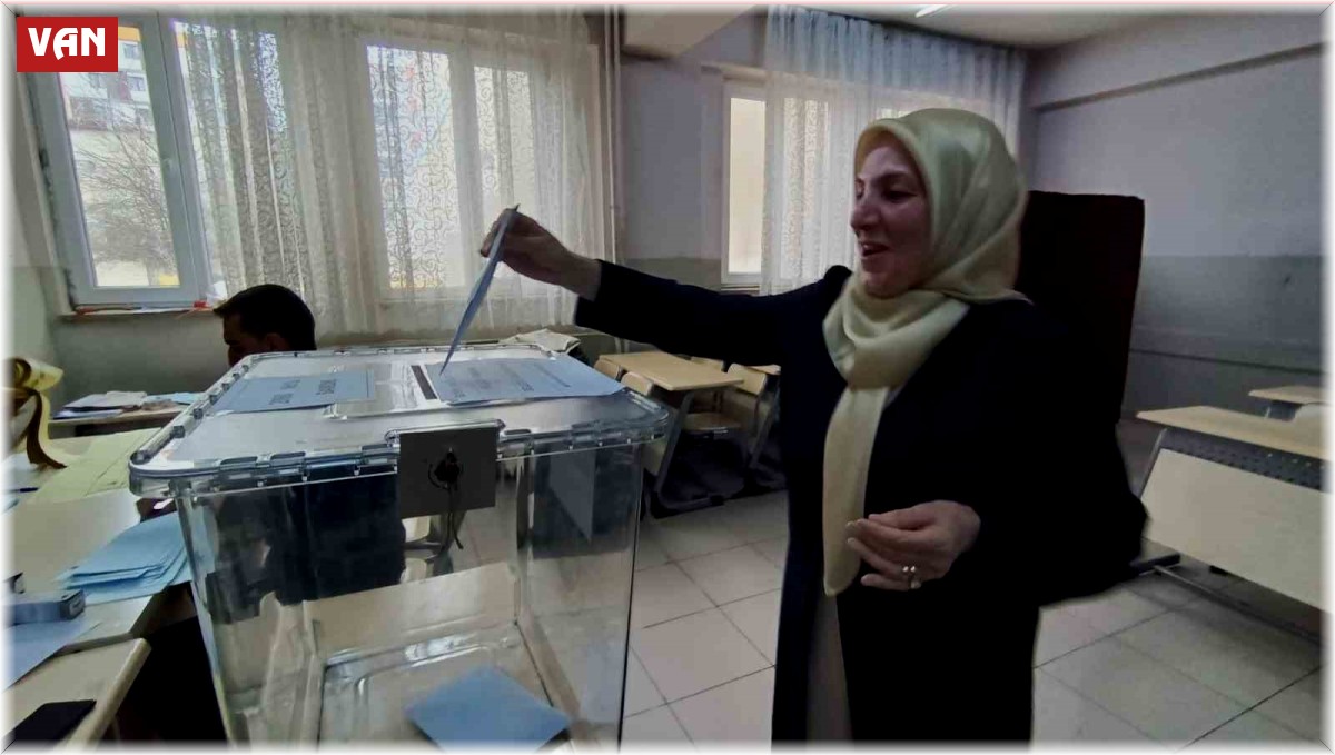 Van'da oy verme işlemi başladı