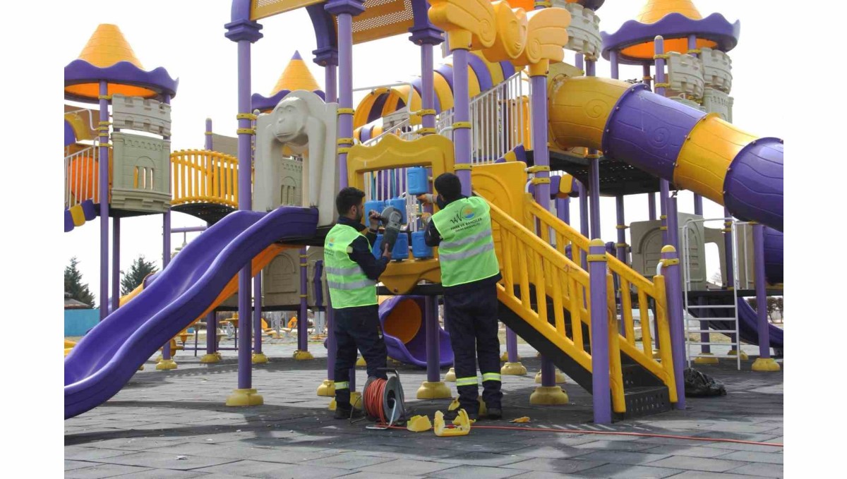 Van'da parklar bahara hazırlanıyor