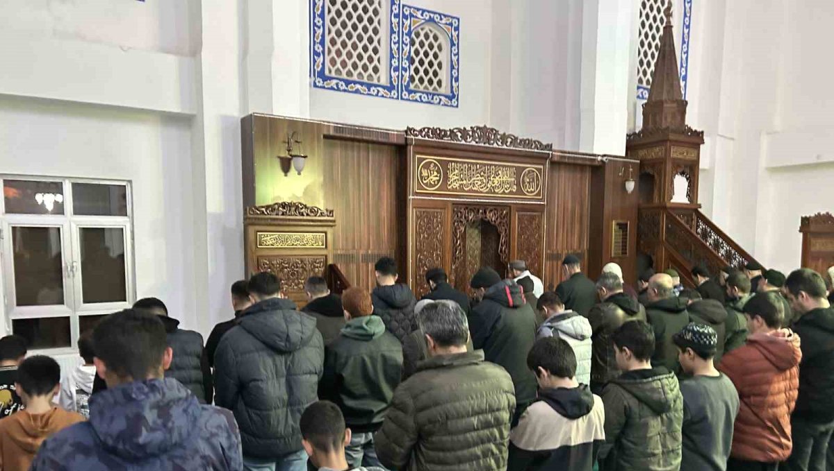 Van'da Ramazan ayının ilk teravih namazı kılındı