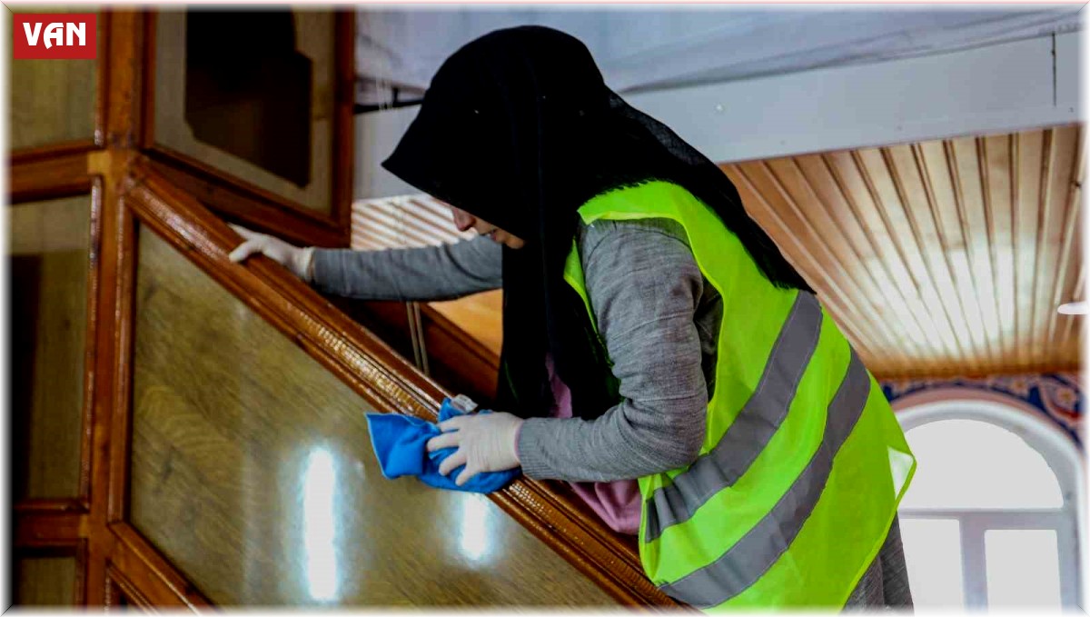 Van'da Ramazan öncesi cami temizliği