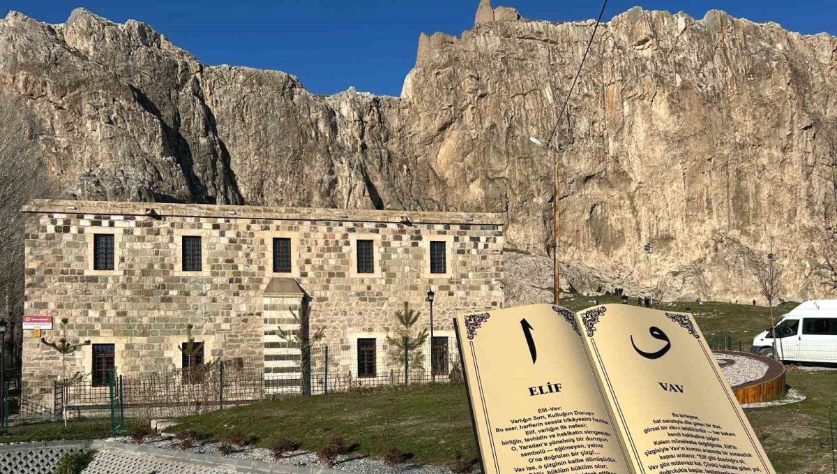 Van'da Ramazan öncesi manevi atmosfer tarihi camide yaşanıyor