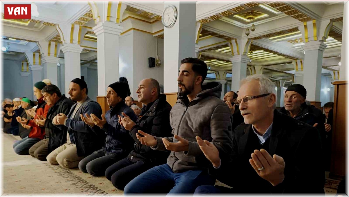 Van'da Regaip Kandili'nde Filistinliler için dualar edildi