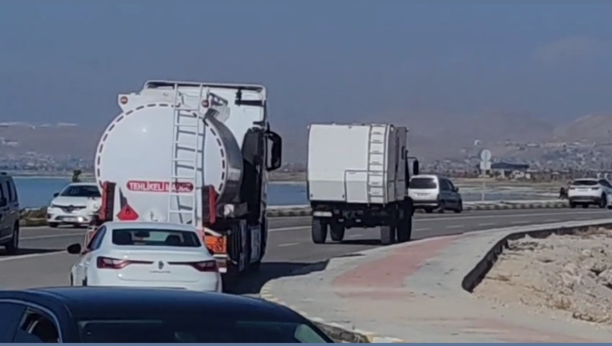 Van'da sahil yolu çökme tehlikesiyle karşı karşıya