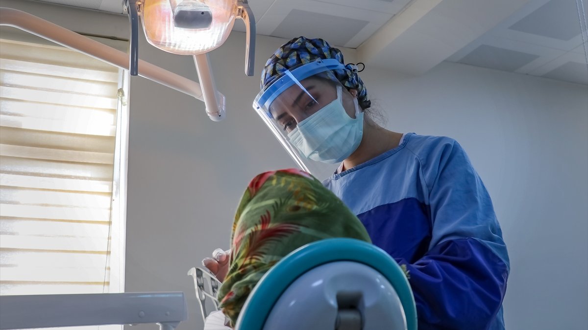 Van'da 'şeffaf plak' uygulaması ve ortognatik cerrahi ameliyatlarına başlandı