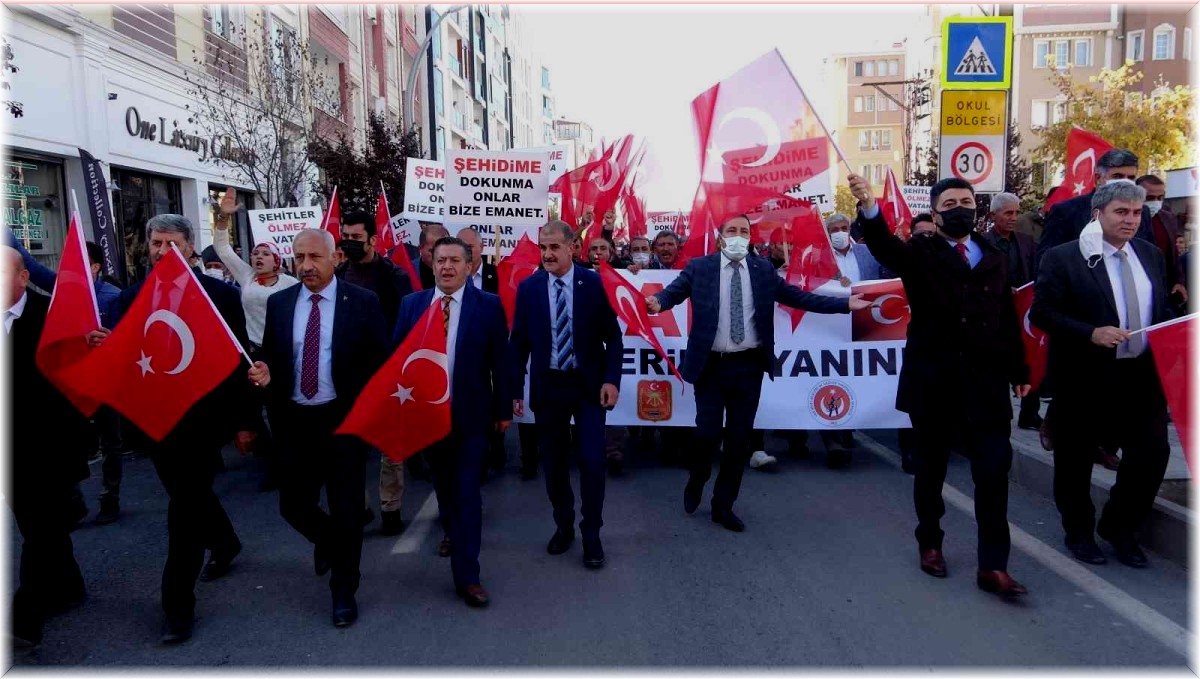Van'da şehit ailelerinden Lütfü Türkkan'a tepki