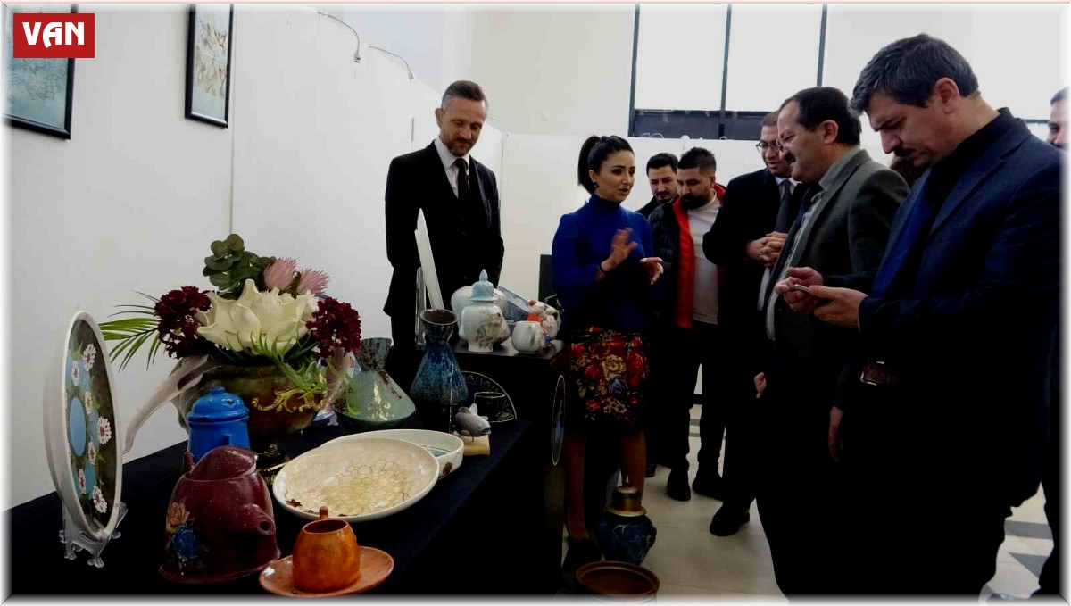Van'da seramik ve çini sergisi