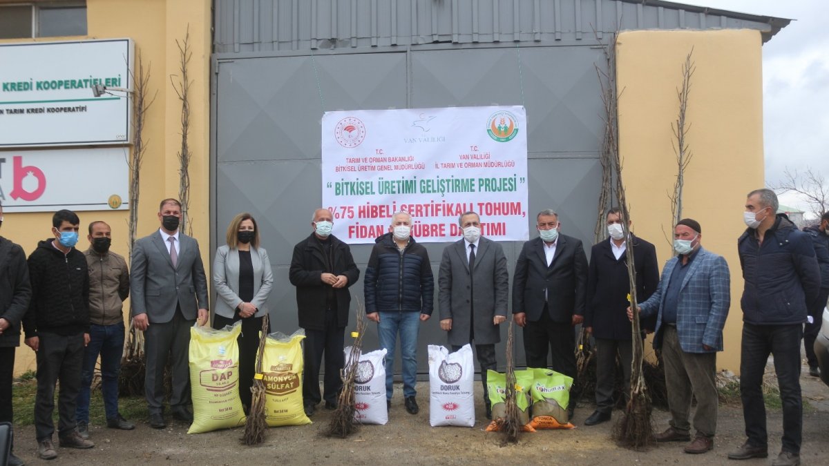 Van'da sertifikalı tohum, fidan ve gübre dağıtımı