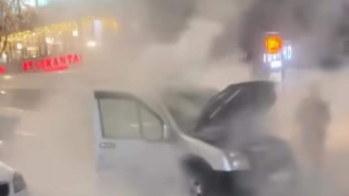 Van'da seyir halindeki kamyonette yangın çıktı