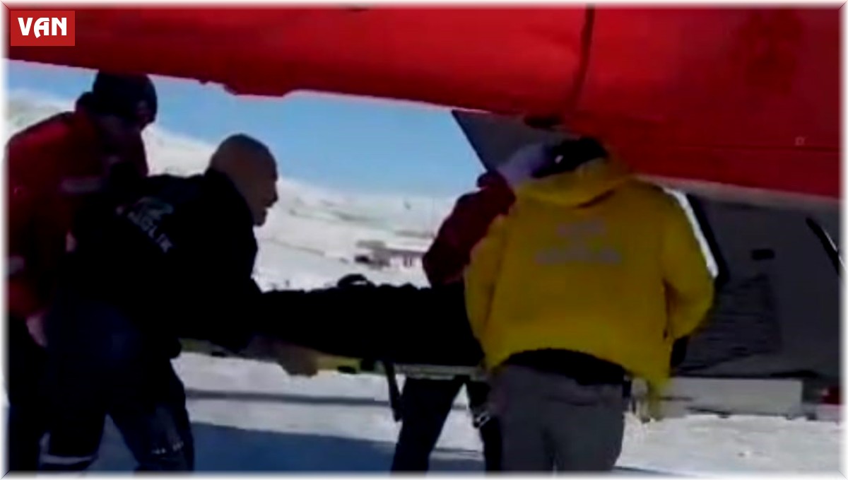 Van'da şiddetli karın ağrısı olan hasta için helikopter havalandı
