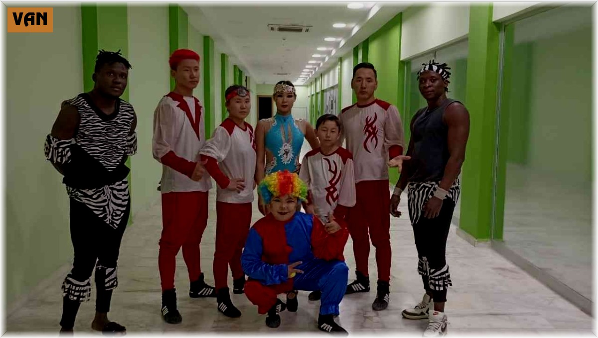 Van'da sirk gösterisi