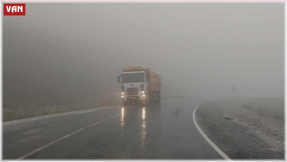 Van'da sis 3 bin rakımlı Karabet Geçidi'nde etkili oluyor