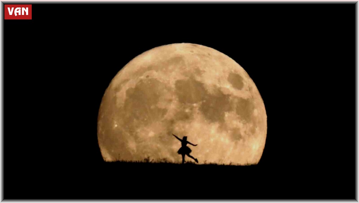 Van'da 'Süper Mavi Ay' mest etti