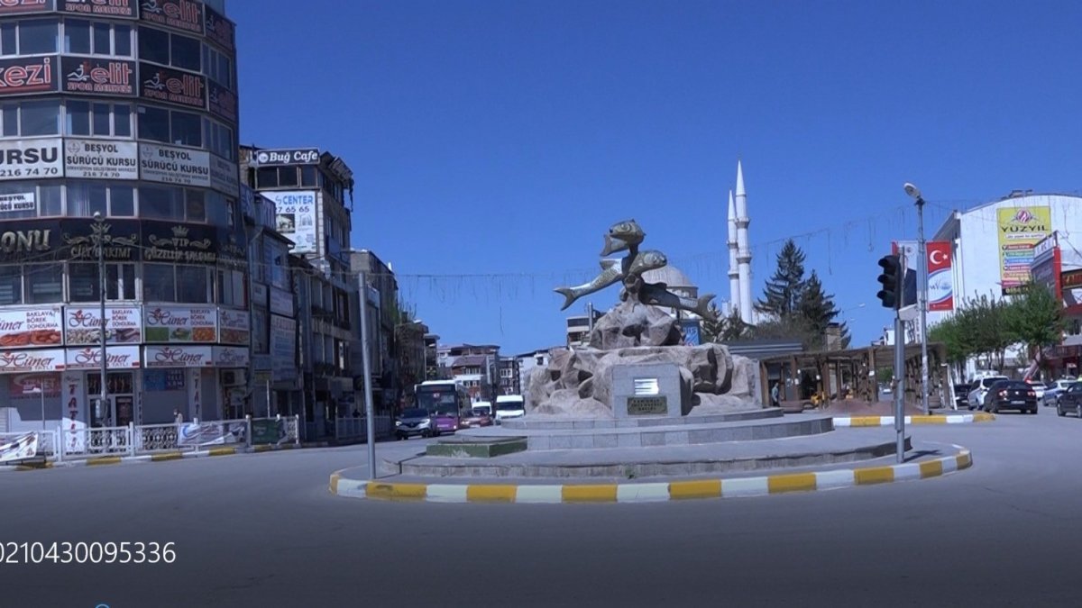 Van'da tam kapanma sürecinin ilk gününde sokaklar boş kaldı