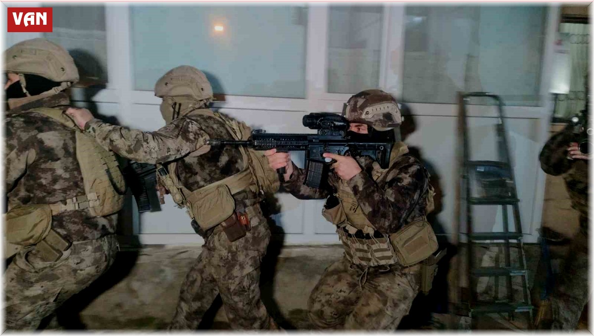 Van'da tandır evinde 20 düzensiz göçmen yakalandı