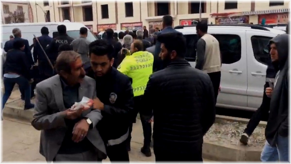 Van'da taşlı sopalı kavga: 3 yaralı