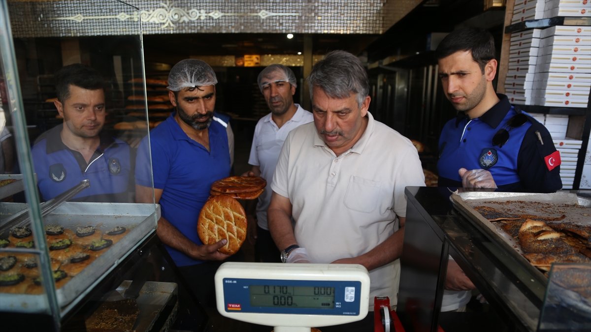 Van'da tatlı imalatı yapılan iş yerleri denetlendi
