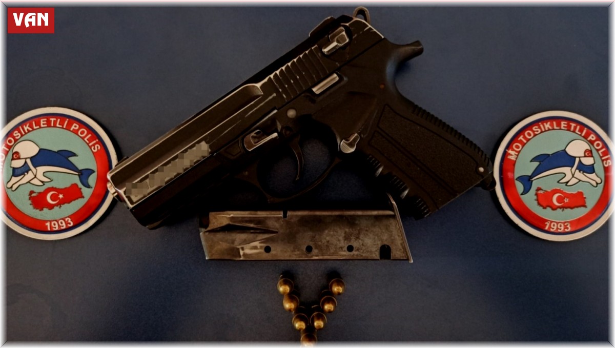 Van'da toplam 72 yıl hapis cezası bulunan 33 şahıstan 19'u tutuklandı