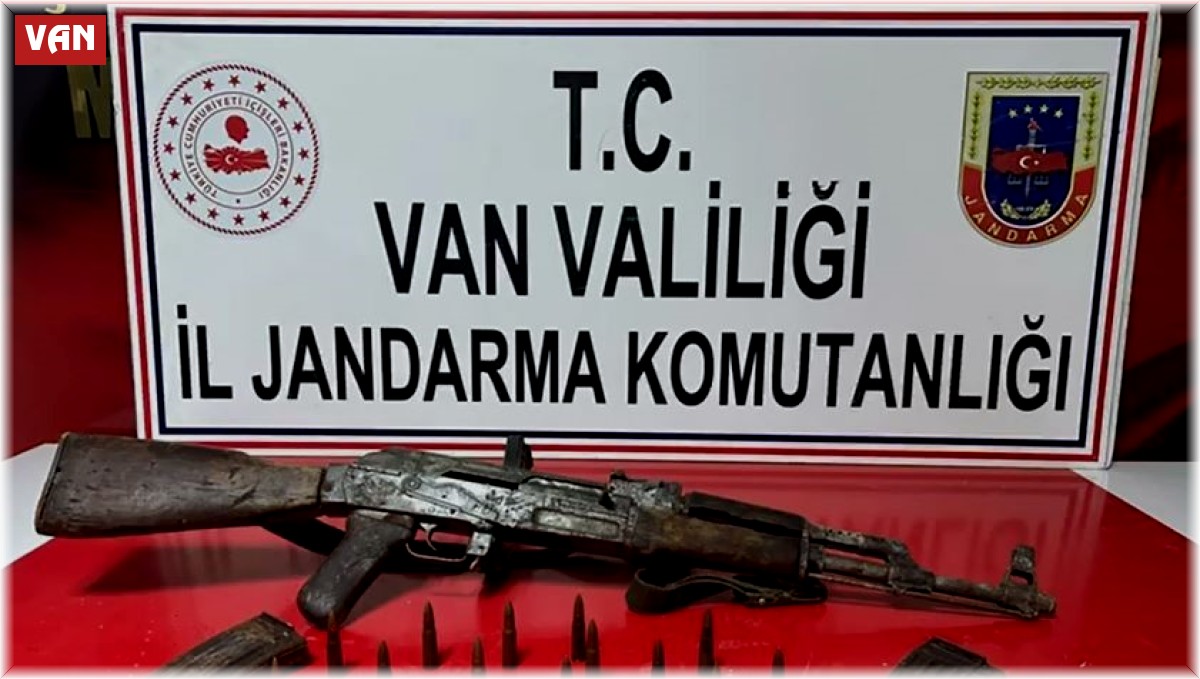 Van'da toprağa gömülü silah ve mühimmat bulundu