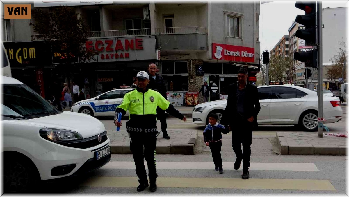 Van'da trafik haftası nedeniyle sürücüler uyarıldı