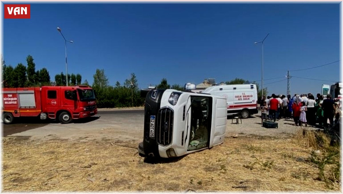 Van'da trafik kazası: 14 yaralı
