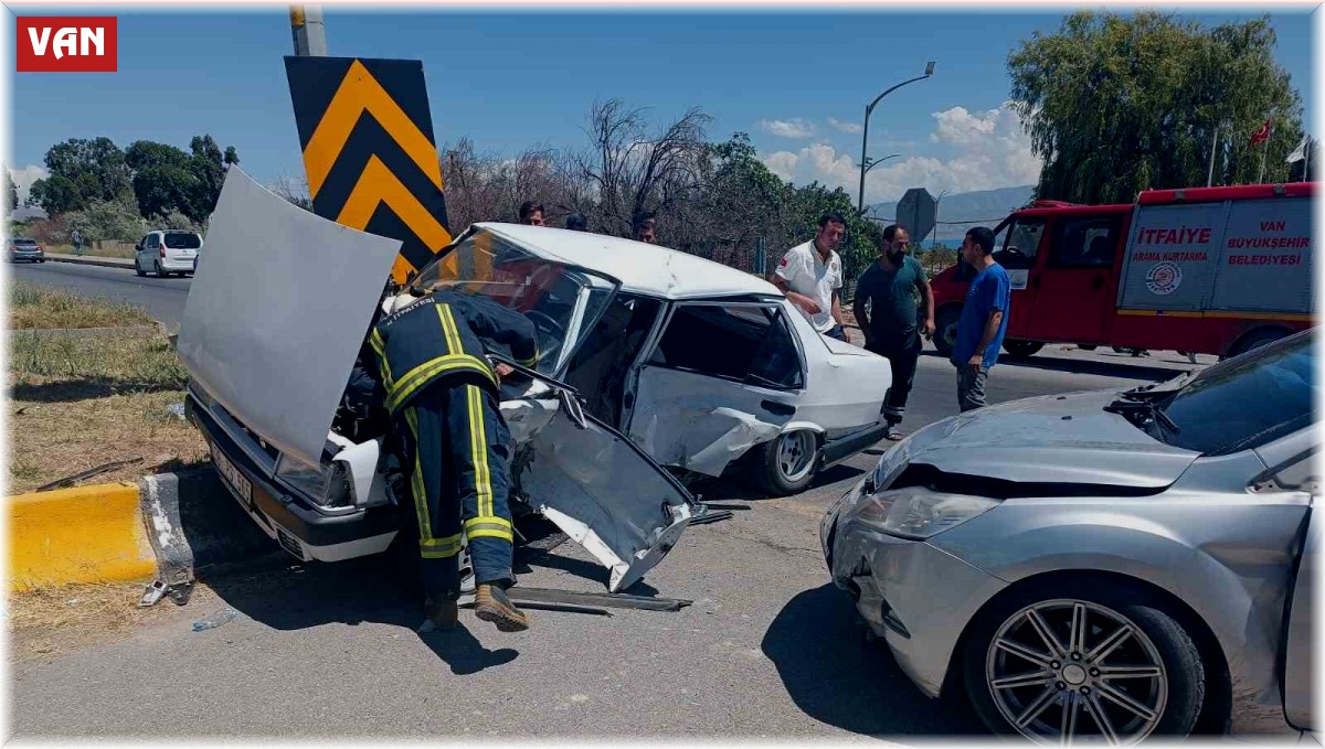 Van'da trafik kazası: 14 yaralı