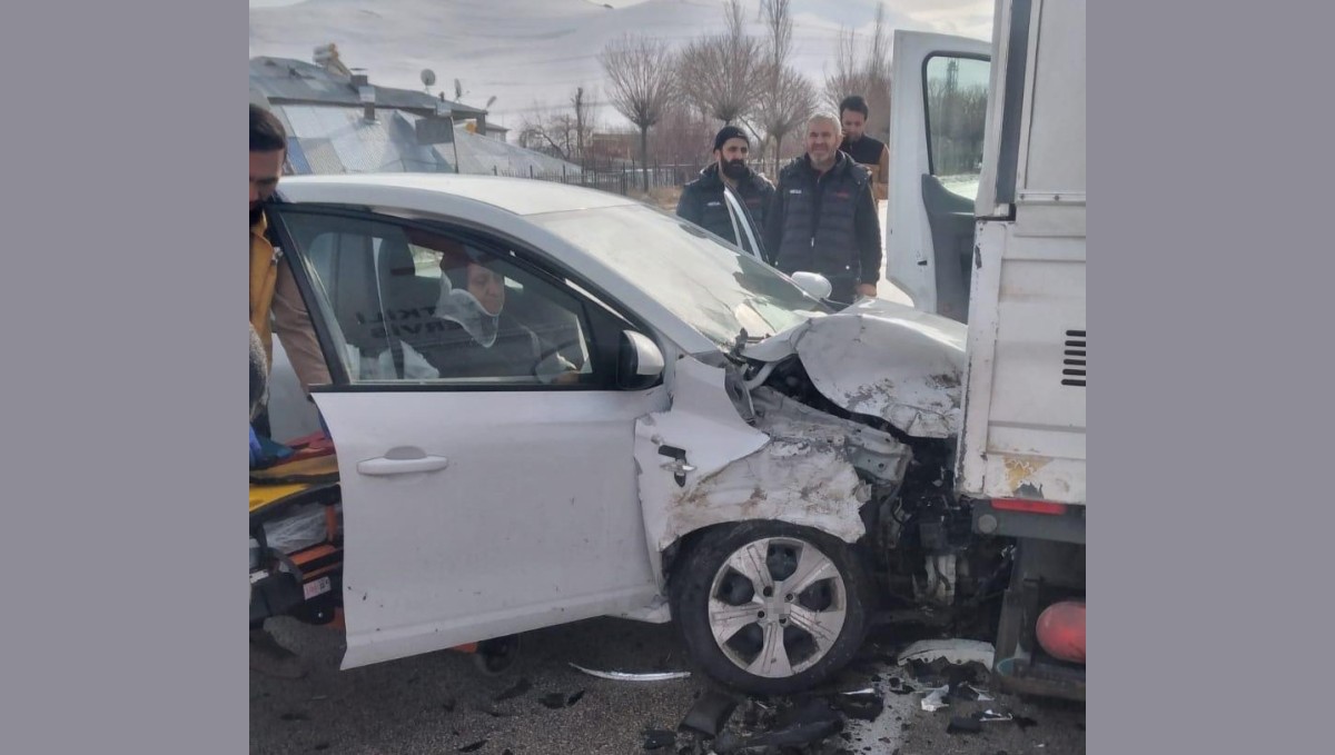 Van'da trafik kazası: 2 yaralı