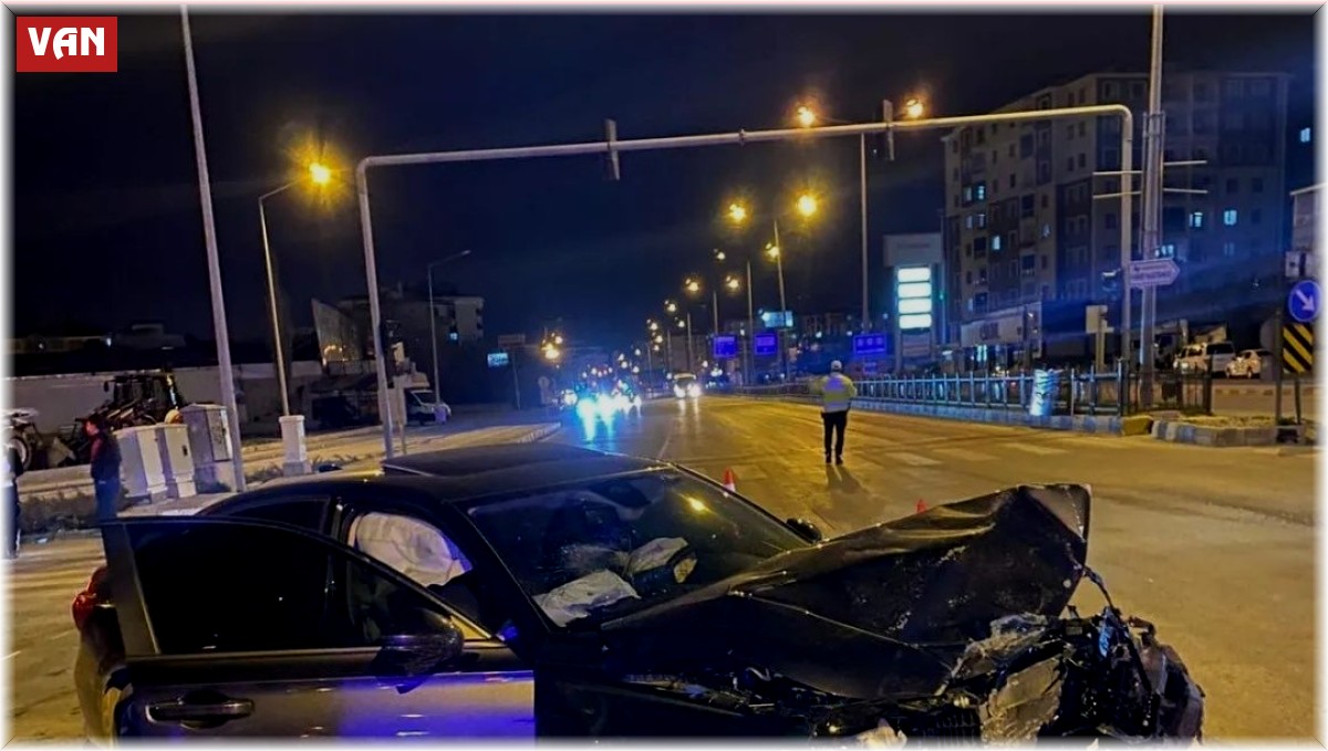 Van'da trafik kazası: 3 yaralı