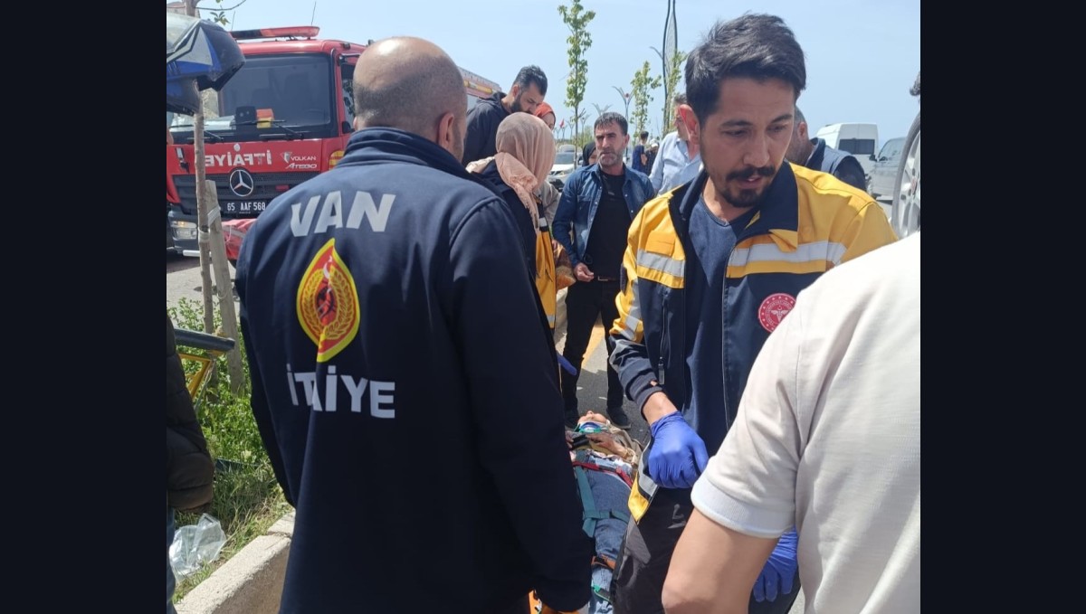 Van'da trafik kazası: 3 yaralı