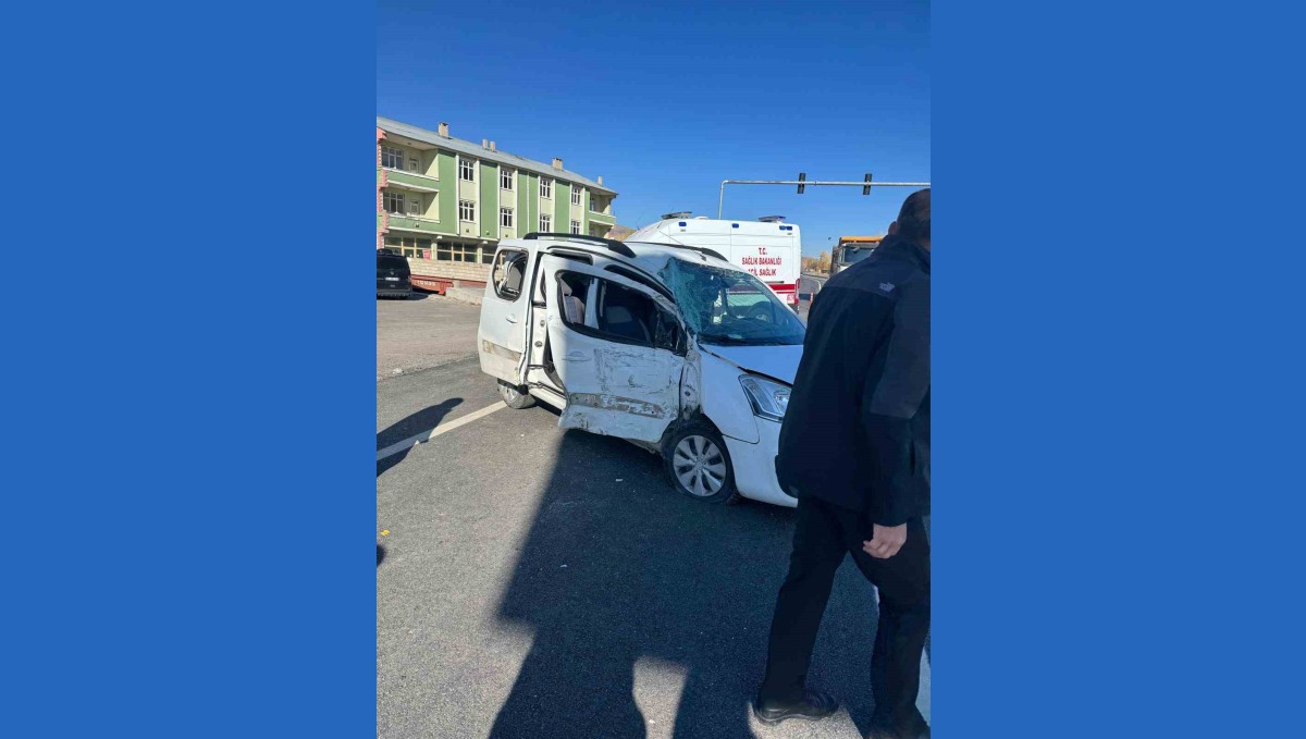 Van'da trafik kazası: 3 yaralı