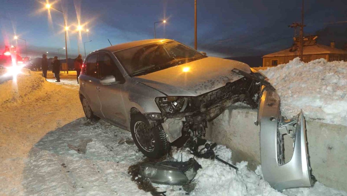 Van'da trafik kazası: 3 yaralı