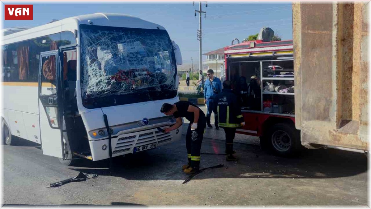 Van'da trafik kazası: 3 yaralı
