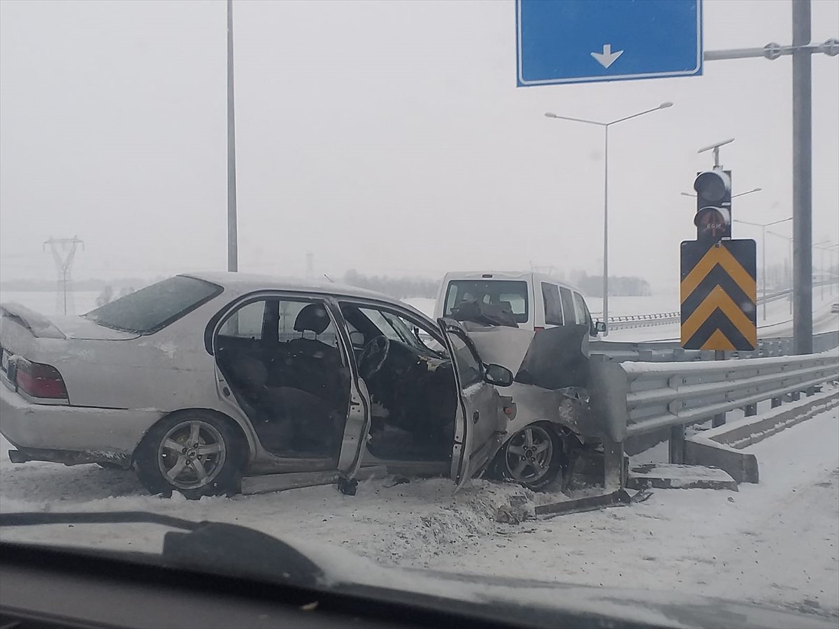 Van'da trafik kazası: 4 yaralı