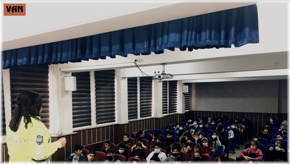 Van'da trafik polislerinin öğrencilere yönelik ziyaretleri devam ediyor