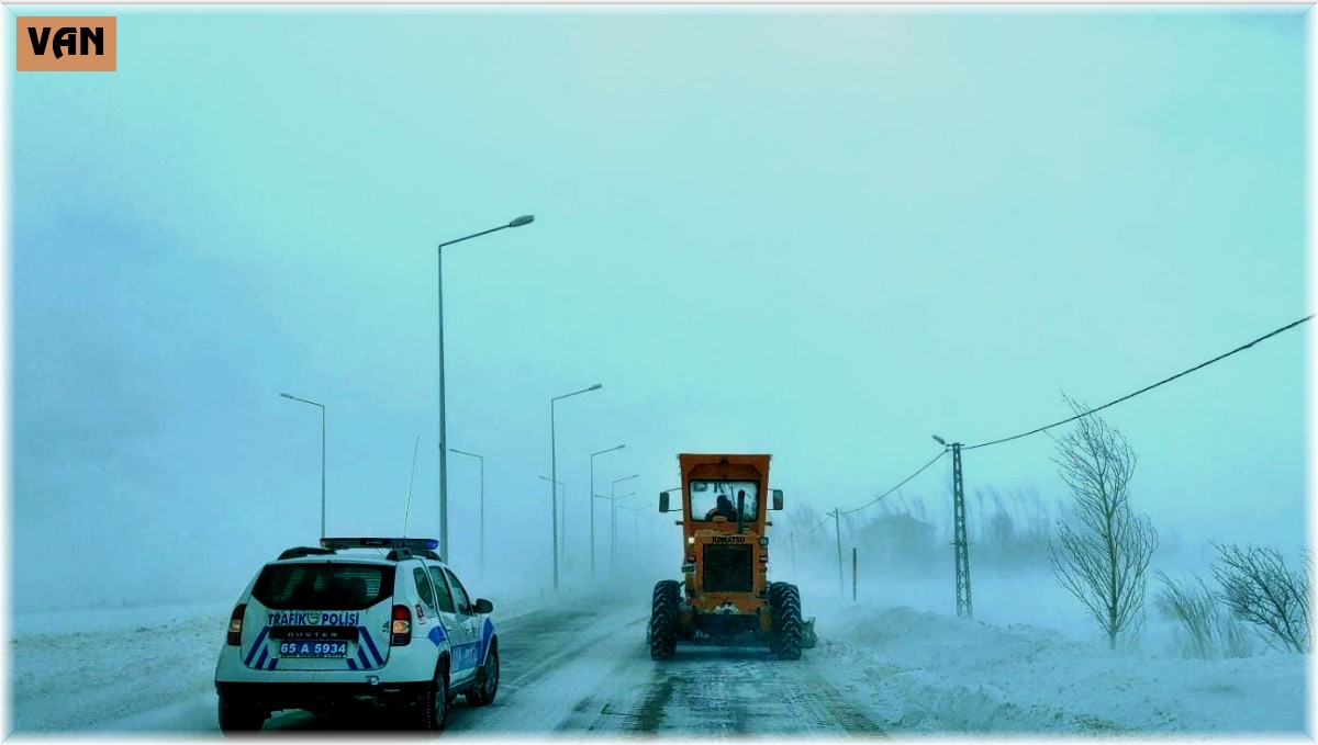 Van'da ulaşım durma noktasına geldi