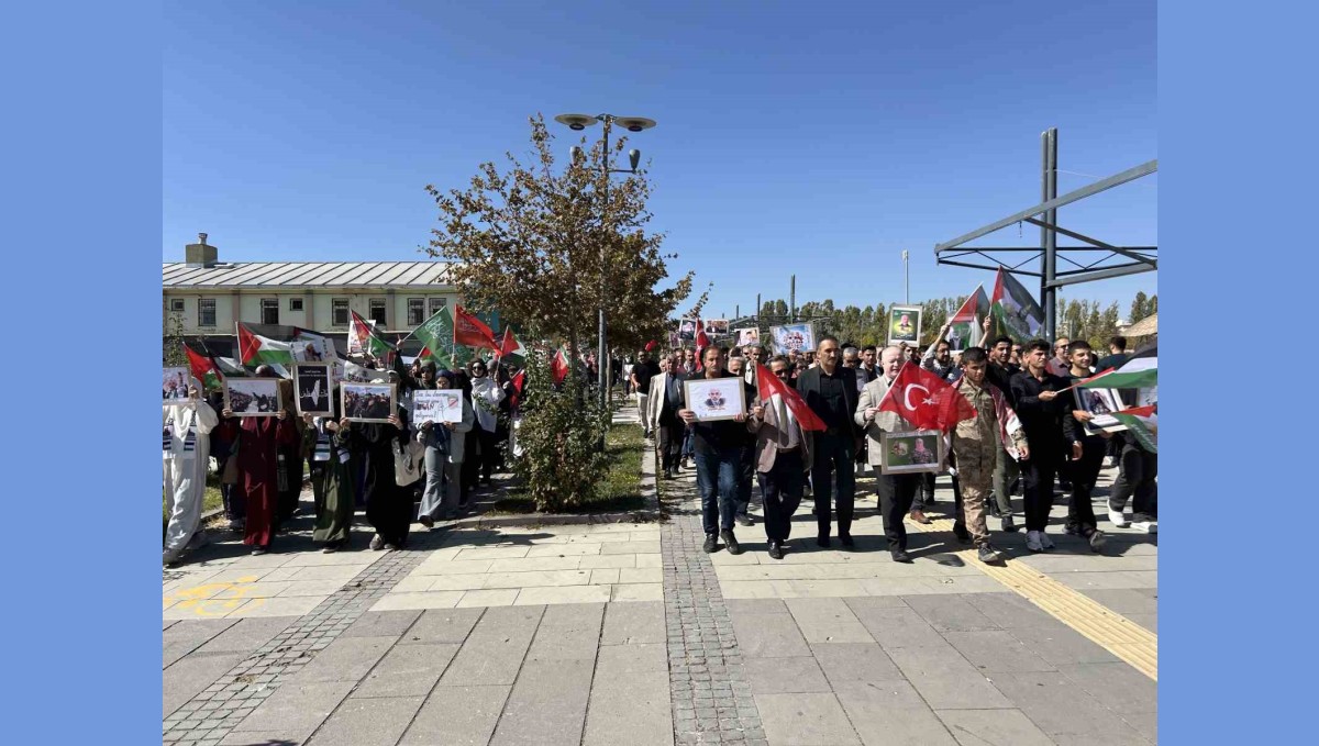 Van'da üniversite öğrencilerinden Gazze'ye destek yürüyüşü