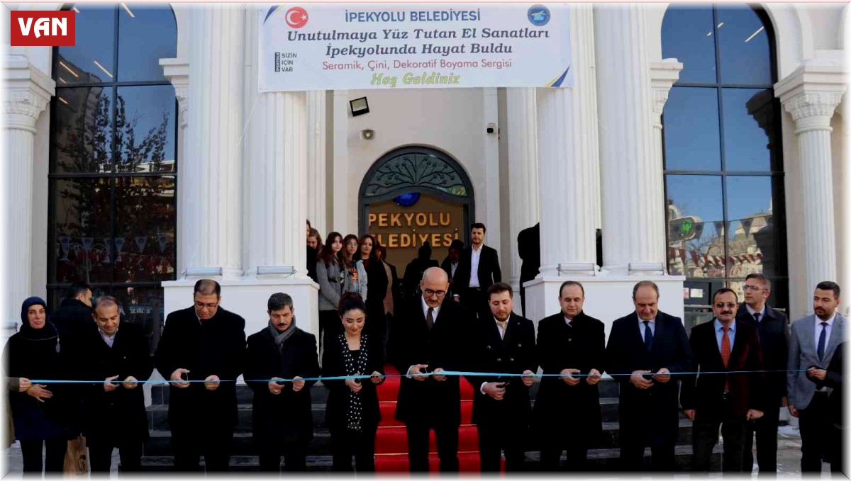 Van'da, 'Unutulmaya yüz tutan el sanatları İpekyolu'nda hayat buldu' sergisi