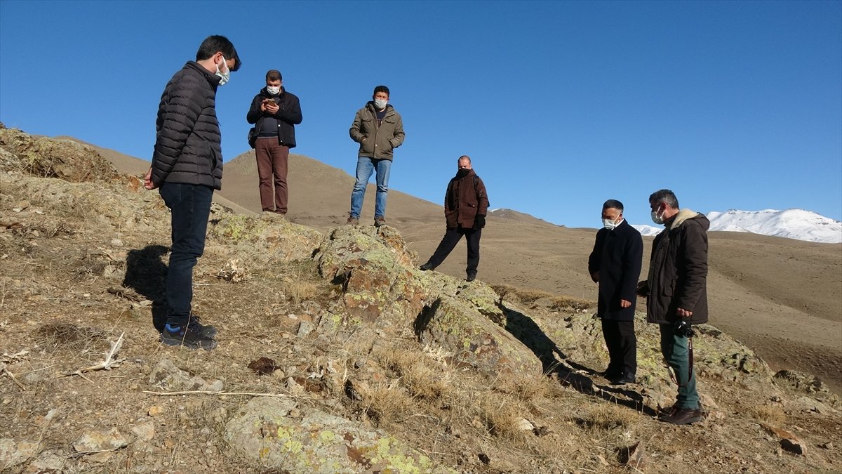 Van'da Urartular dönemine ait kayalara oyulmuş tekerlek kalıpları bulundu