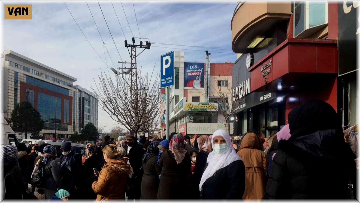 Van'da Uygun AVM'de indirim izdihamı