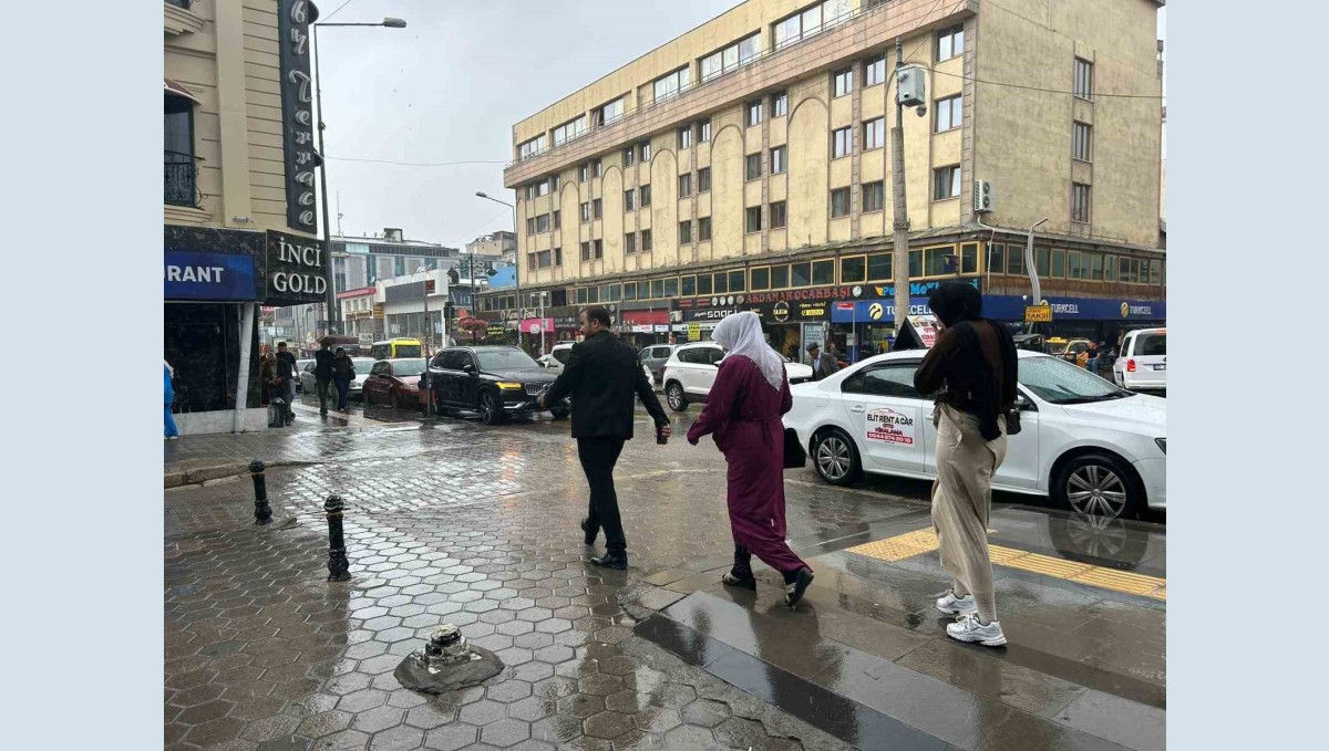 Van'da yağmur yağışı