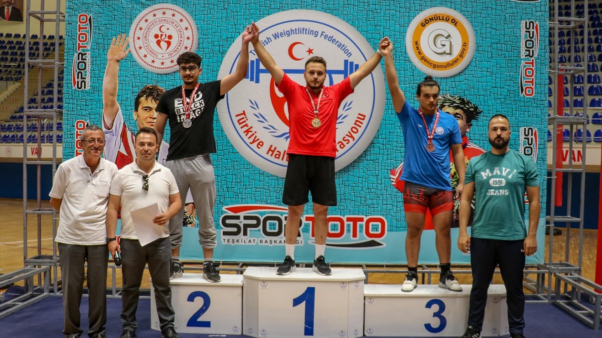 Van'da yapılan Türkiye Gençler Halter Şampiyonası sona erdi