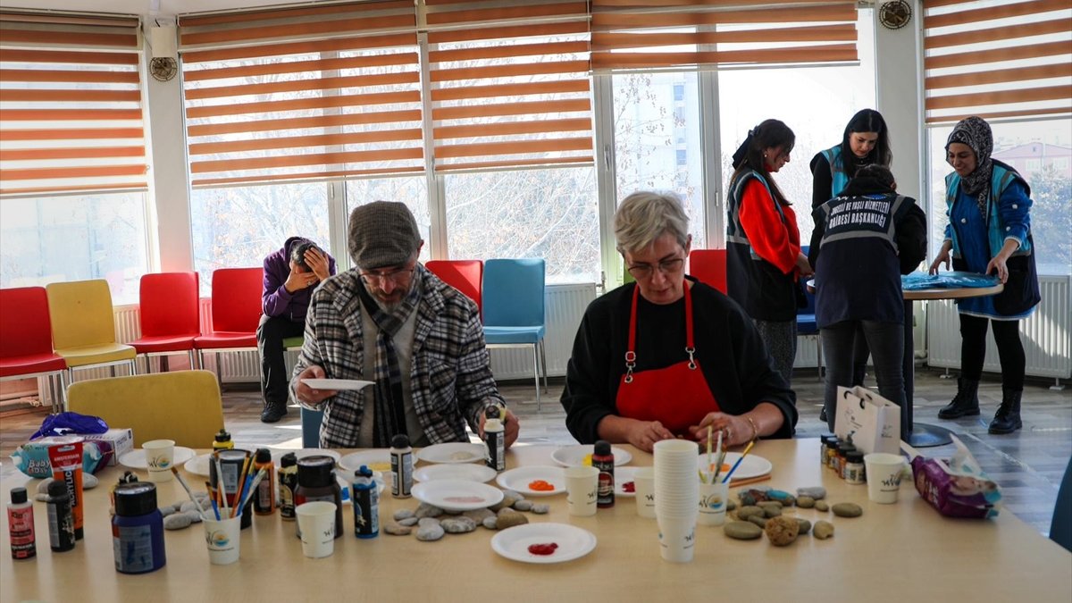 Van'da yaşlılara ve alzheimer hastalarına yönelik etkinlik düzenlendi
